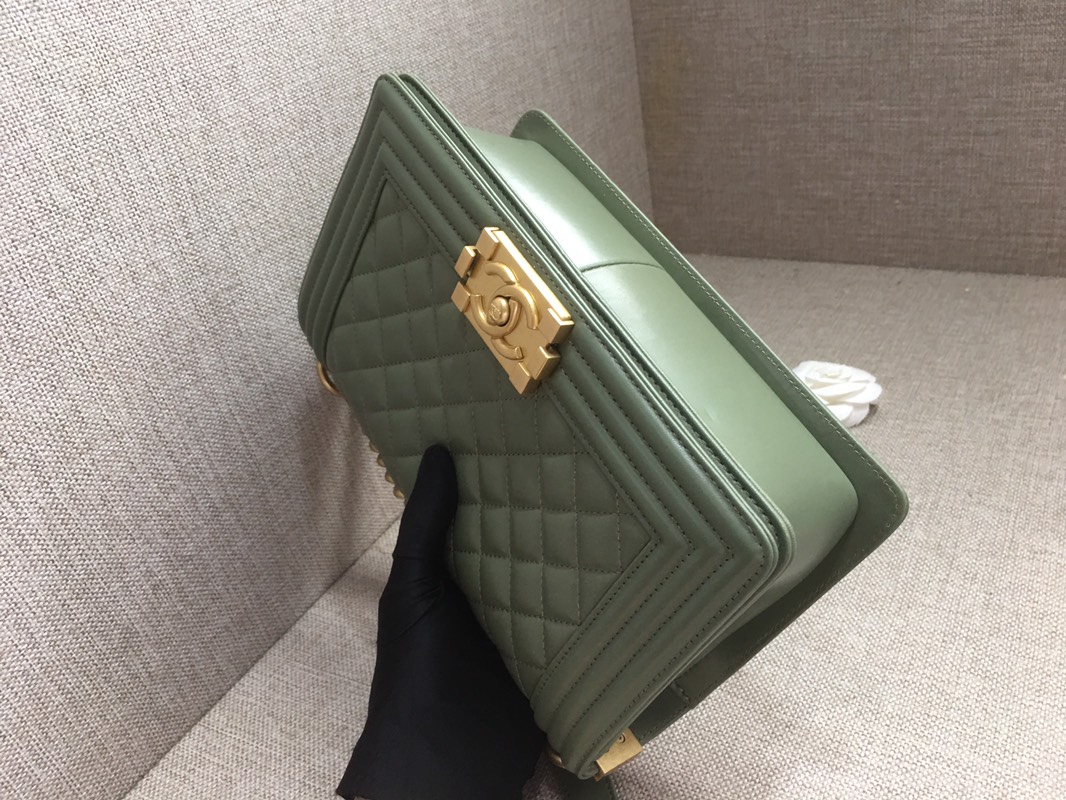 Lambskin Medium Boy Handbag Flap Bag A67086 Green